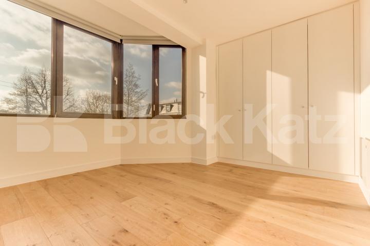 			PRICE REDUCTION, 2 Bedroom, 1 bath, 1 reception Apartment			 Pembroke, Muswell Hill